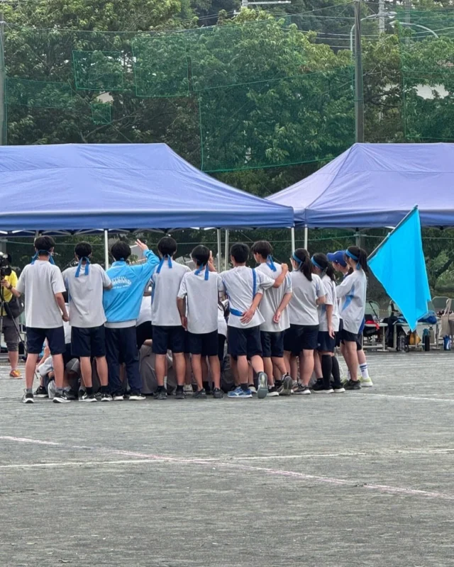 中学校体育祭🏃
昨日は雨で順延…今日は無事に開催でき、盛り上がりました💪
どんな強敵でも挑戦しなければ勝利はありません！…と、生徒さんからの言葉が力強くて頼もしく感じました✨

長女から体育祭の練習を頑張っている様子を聞いていましたし、悔し涙を流す生徒さんの姿も見て、全力で臨む姿は素敵だなと😊
これからも頑張れ！！
大人も君達のためにも頑張る！！

その後、#ほのぼのビーチフェスティバル へ🏖️ 最後の方しか行かれませんでしたが、海と茅ヶ崎が大好きな人達が集まって、ゆるりと素敵な時間でした🎤🎶

#体育祭